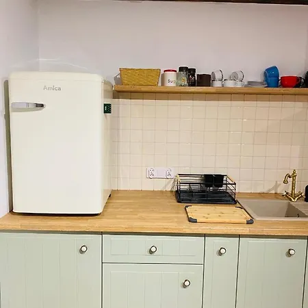 Cottage Studio Apartment